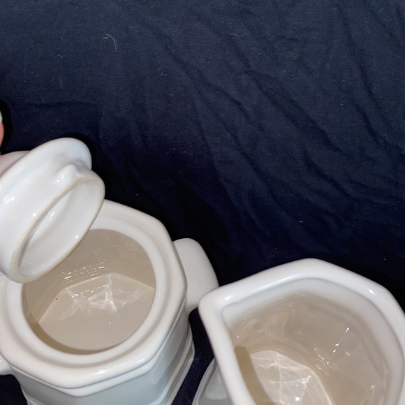 Vintage Pfaltzgraff Heritage White Creamer and Covered Sugar Set - Picture 3 of 4